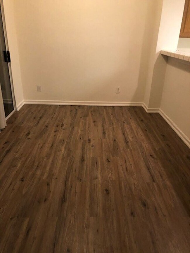 Foto del edificio - Convenient Location!