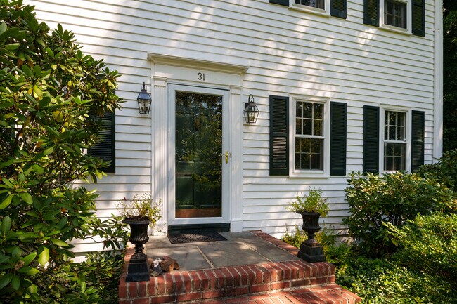 Building Photo - 31 Pardoe Rd