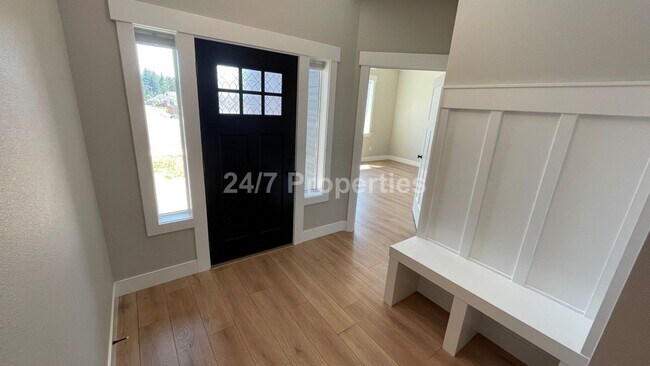 Foto del edificio - Modern 3 BD | 2 BA Home w/ Bonus Room - Es...