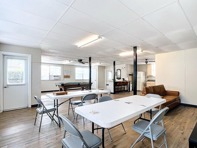 Foto del edificio - 4435 70th St N