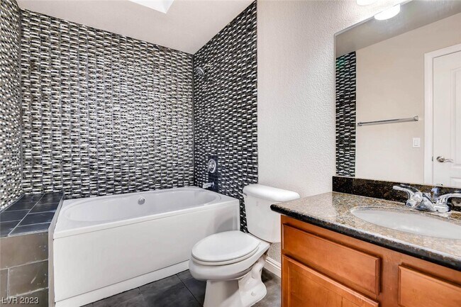 Foto del edificio - 9325 W Desert Inn Rd