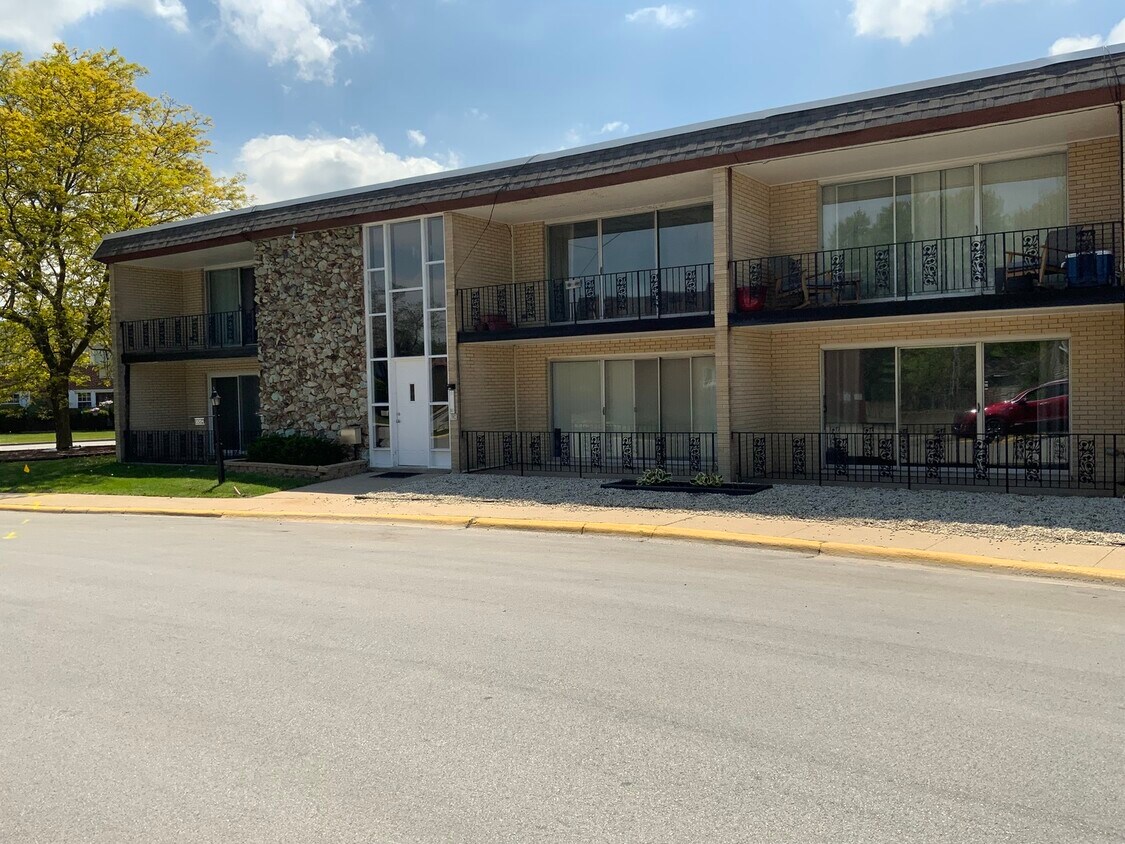 Foto principal - 18204 Exchange Ave