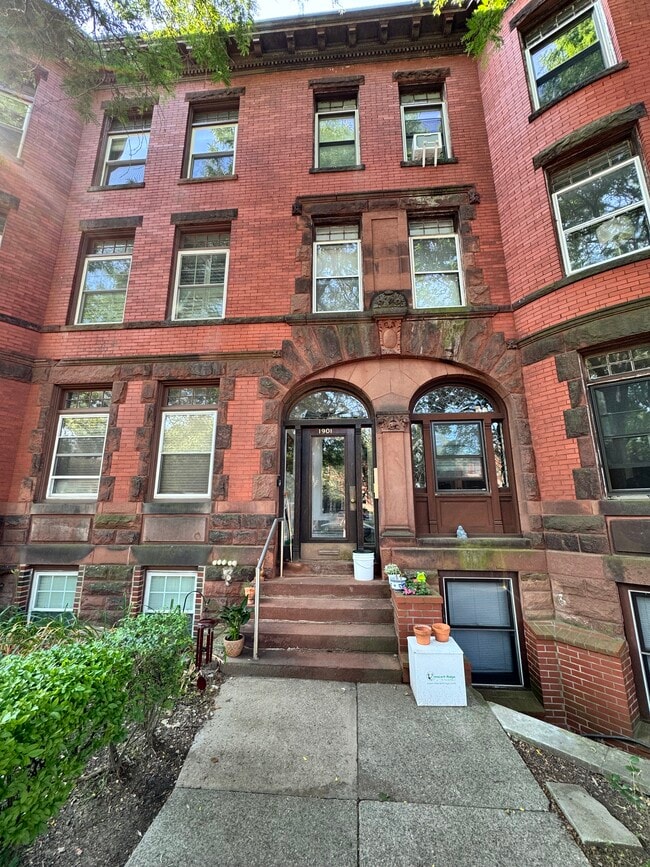 Building Photo - 1901 Beacon St