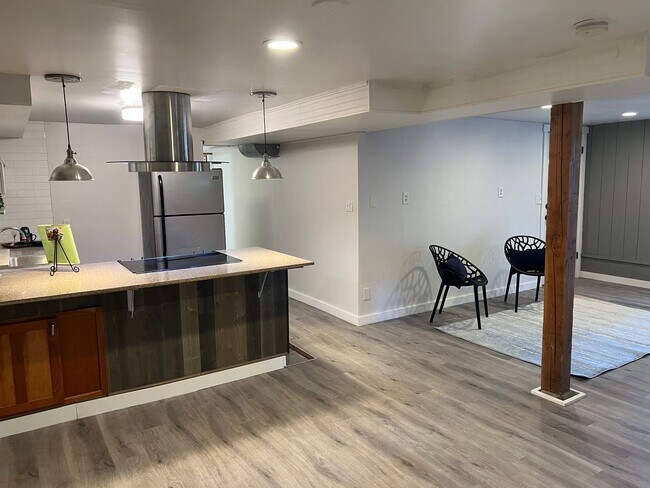 Foto del edificio - Serene, private setting in the Seahurst neighborhood