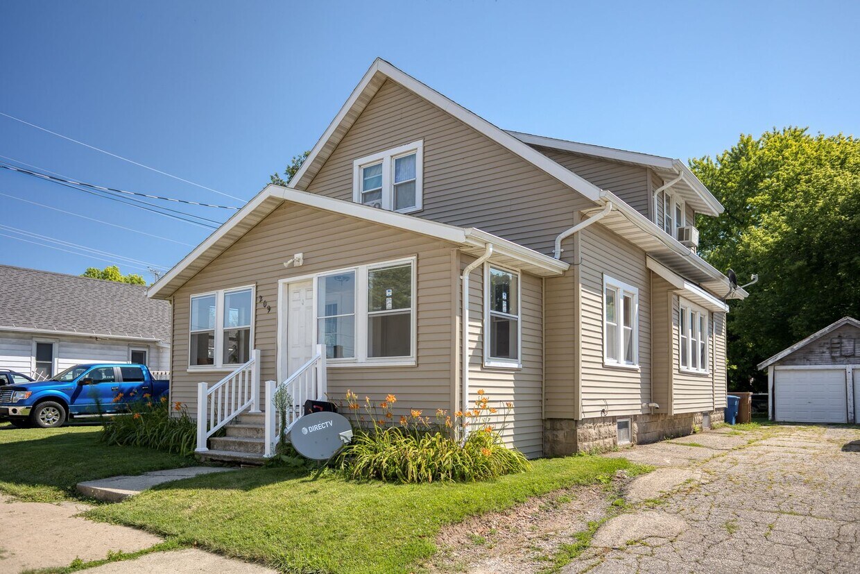 Building Photo - 209 Appleton St