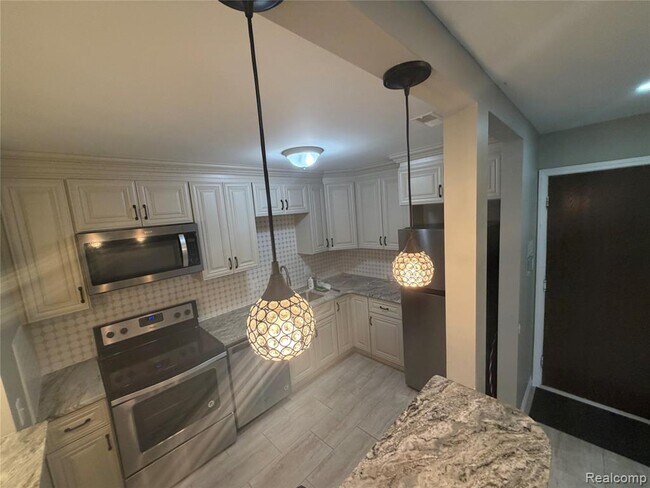 Foto del edificio - 32013 W 12 Mile Rd