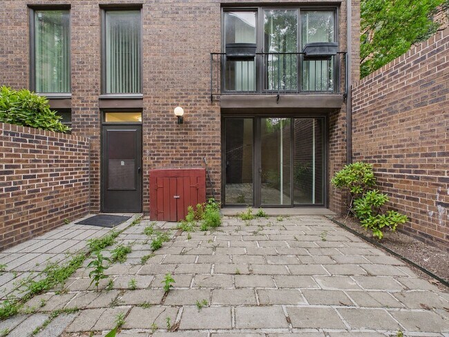 Foto del edificio - #1 St James Court