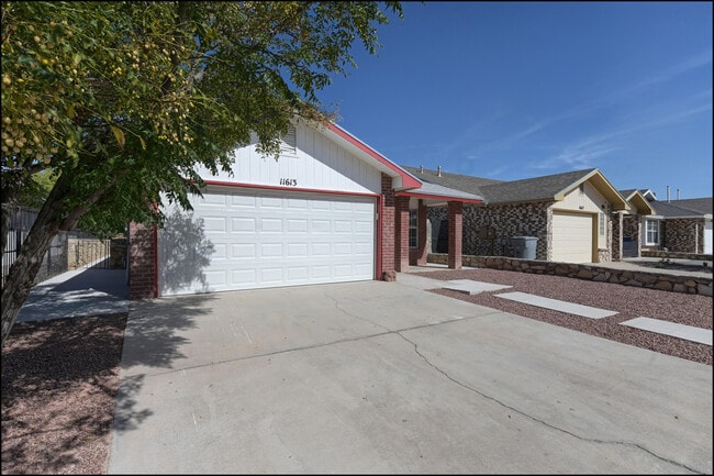 Building Photo - 11613 Bell Tower Dr