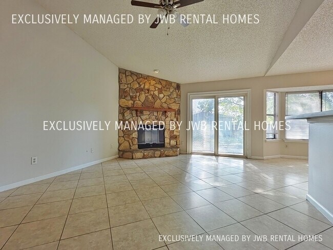 Building Photo - 2401 Winterwood Cir W