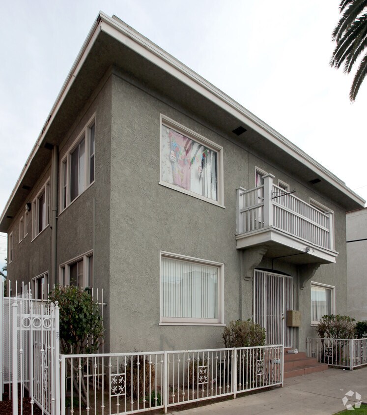 Foto del edificio - 728-730 Lime Ave