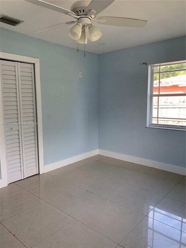 Foto del edificio - 7331 SW 16th St