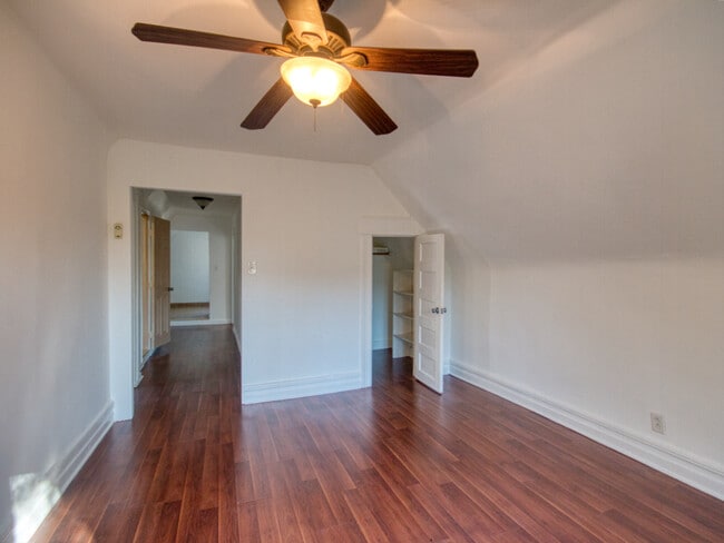 Foto del edificio - 1067 E 2nd St