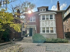 Building Photo - 922 Avenue Rd