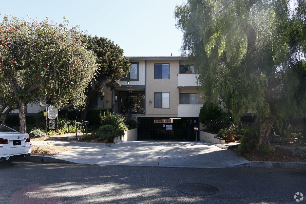 Foto del edificio - 3516 Jasmine Ave