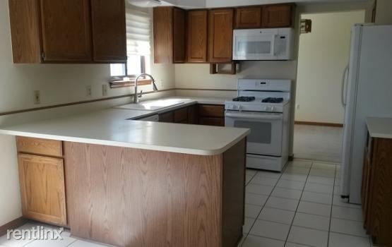 Building Photo - 2147 Hickory Leaf Ct N