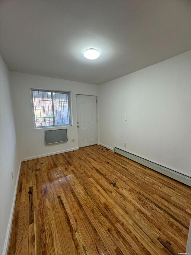 Primary Photo - 1049 E 226th St