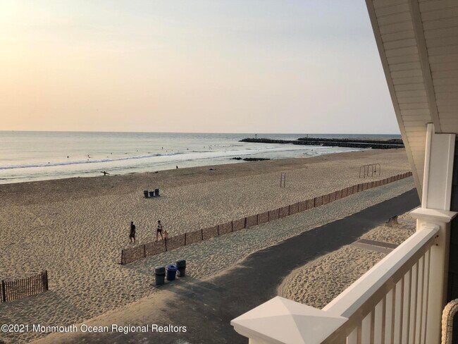 Building Photo - 369 Beach Front