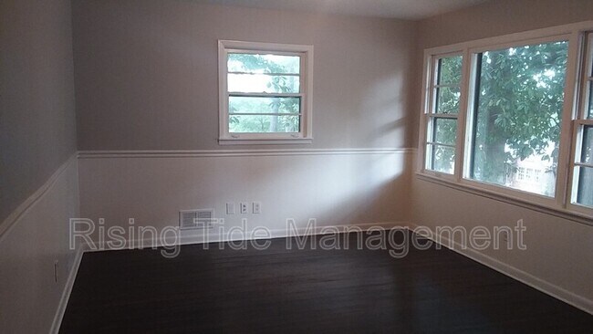 Foto del edificio - 1854 Edgehill Dr