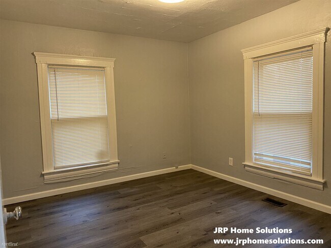 Building Photo - 2 br, 1 bath Duplex - 1106 W Michigan Ave ...