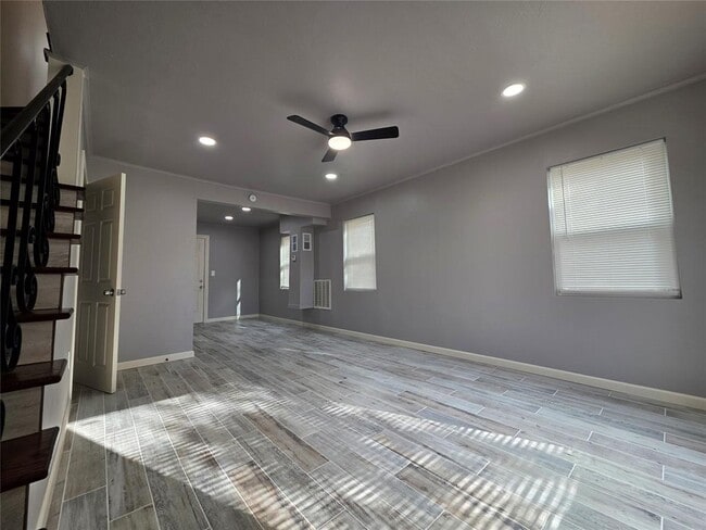 Building Photo - 2720 N Lyons Dr