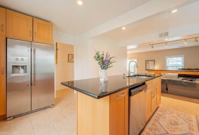 Updated Tiled Kitchen - 230 Huntington Ln