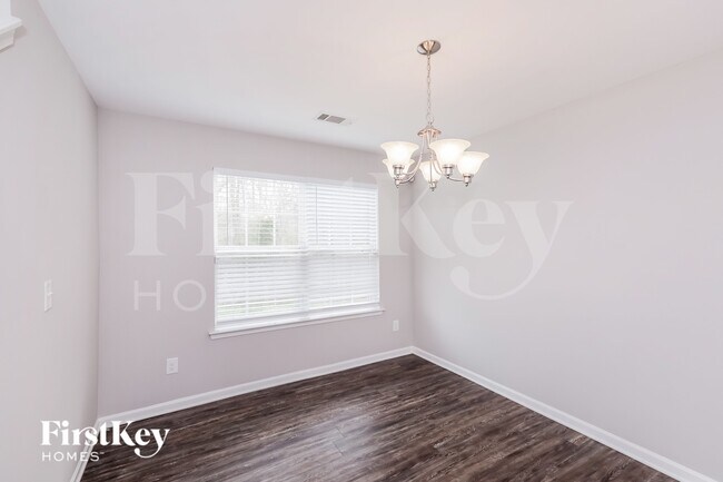 Foto del edificio - 2025 Misty Rose Lane