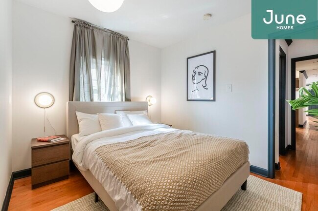 Building Photo - ROOM ONLY in 3-bed/3.0-bath Home
