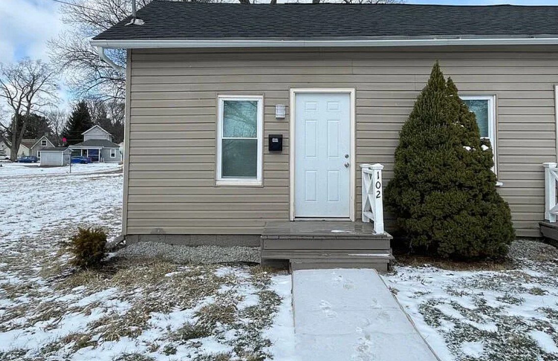 Primary Photo - 102 Chestnut St