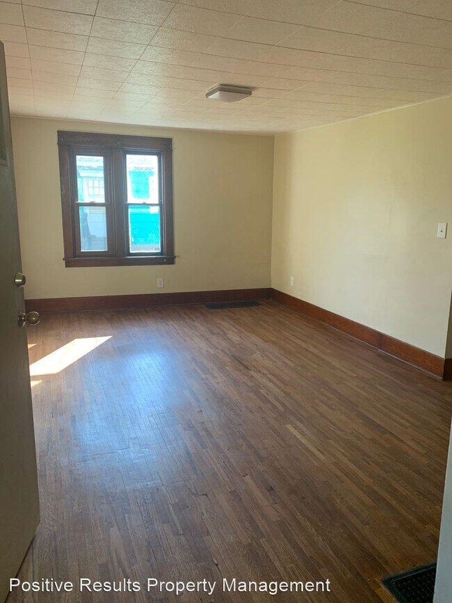 Building Photo - 3 br, 1 bath House - 606 E. Perry Street