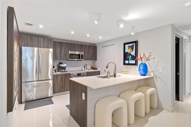 Foto del edificio - 488 NE 18th St