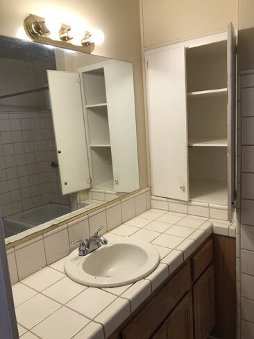 Building Photo - 4925 Douvan Ct