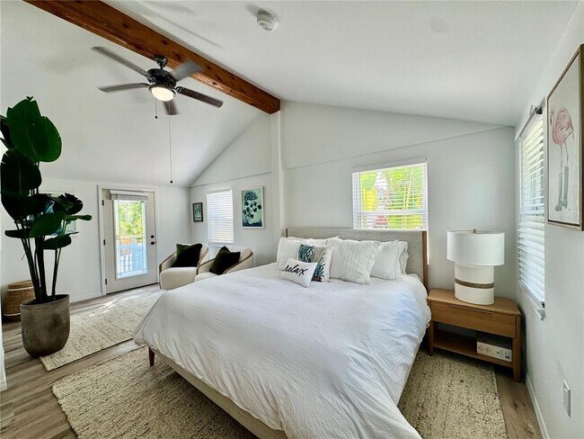 Foto del edificio - 6980 Poinsetta Ave