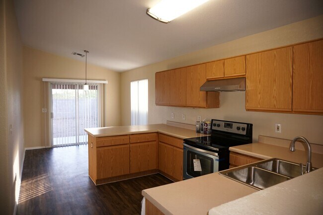 Foto del edificio - 2201 S Saint Suzanne Dr