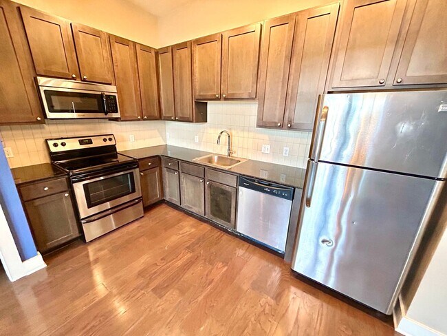 Foto del edificio - 2 Bedroom Condo In A Very Desirable Gated ...