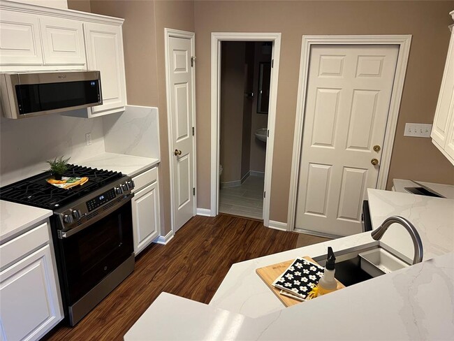 Foto del edificio - 6709 Fort Davis Cove