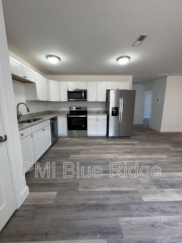 Foto del edificio - 216 Quinn Hill Ln