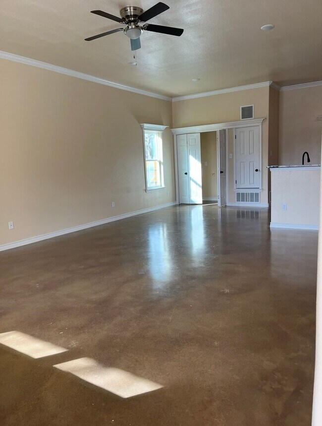 Building Photo - 215 W Dunn Ave