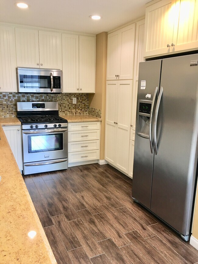 Foto del edificio - 2210 Canyon Dr