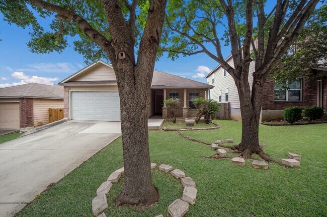Foto del edificio - Spacious Northeast SA Home- Great Location!
