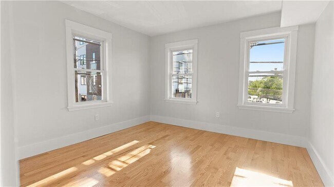 Building Photo - 10 Marcello St