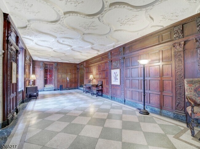 Foto del edificio - 363 Mt Prospect Ave-363