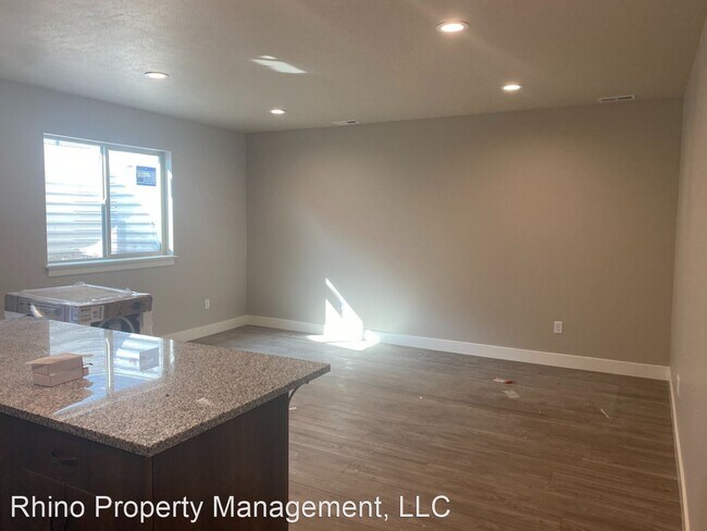 Building Photo - 2 br, 1 bath House - 230 West 400 South #2