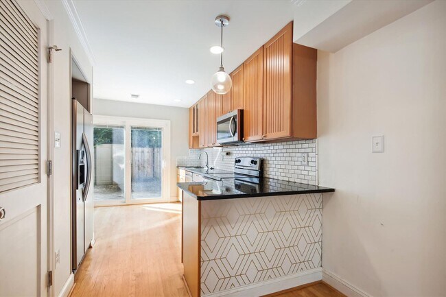 Building Photo - Spiffy 3 Bedroom, 2 Full Bathroom Rowhome ...
