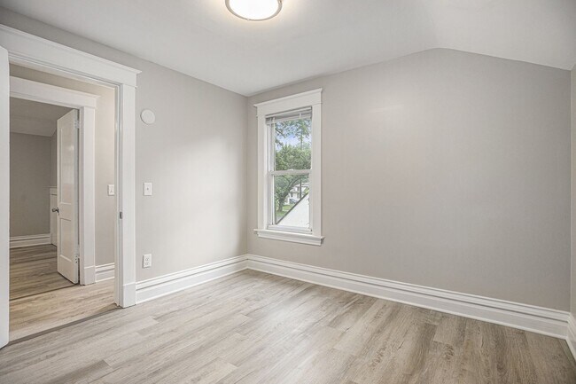 Foto del edificio - Fully Renovated 3 bed 2 bath home - Ask about our security deposit alternative!