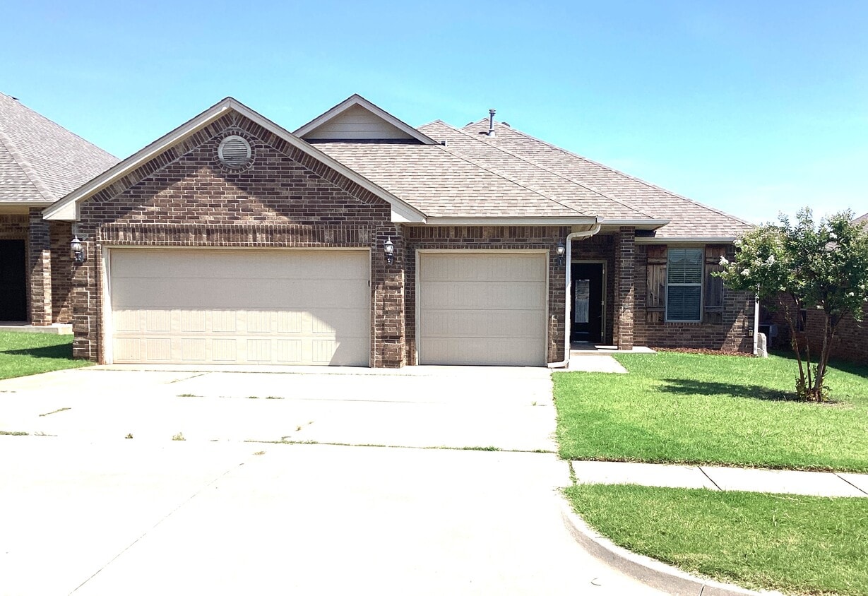 Primary Photo - 8009 NW 159th St