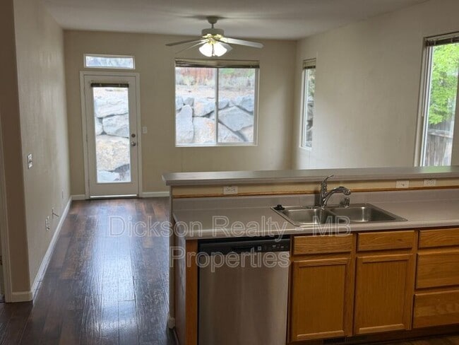 Foto del edificio - 2388 Sapphire Ridge Way