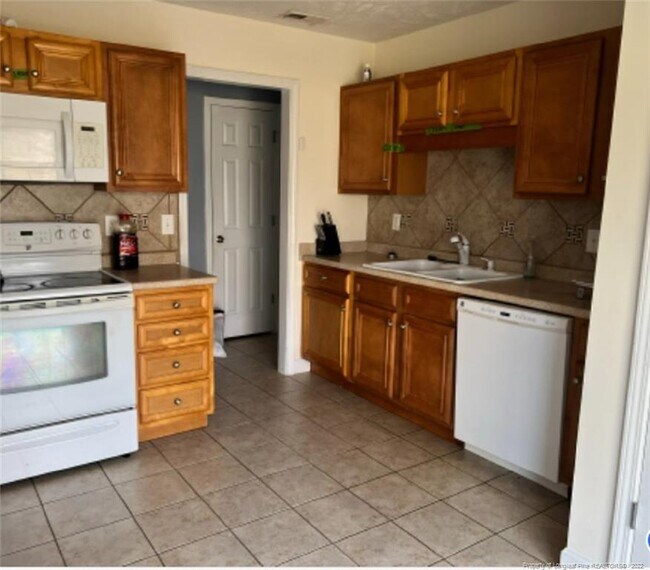 Building Photo - 89 Rockingham St