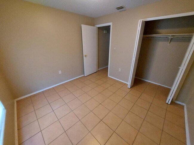 Building Photo - 2731 Willow Run