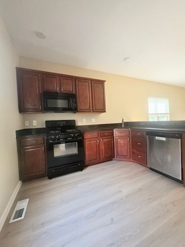 Foto del edificio - 1691 Maple Rd