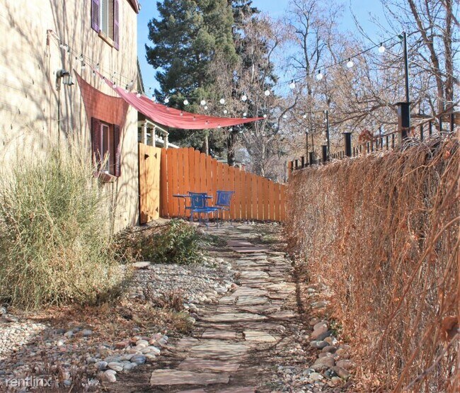 Foto del edificio - 165 W Cedar Ave